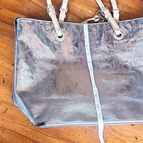 Michael Kors Gun Metal Metallic Jet Set Tote Bag - Picture 14 of 17